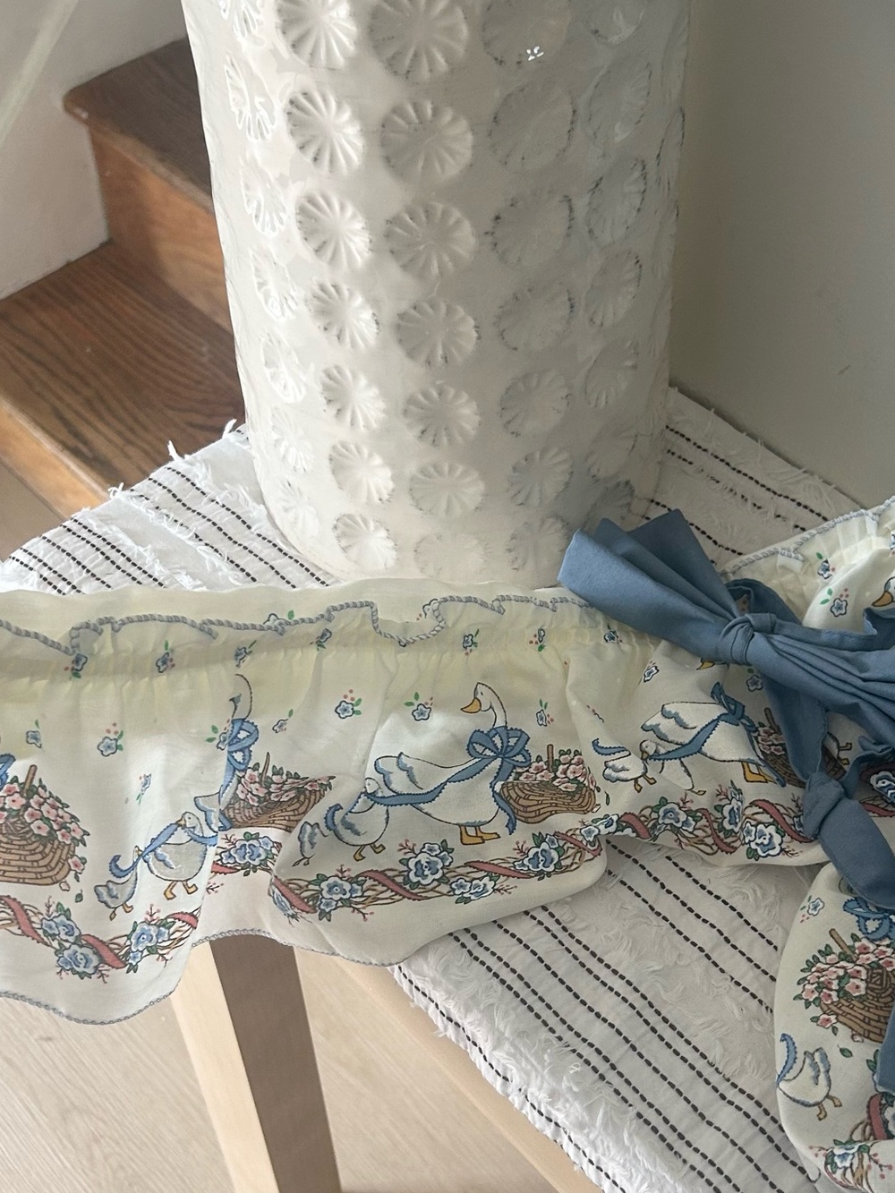 Set of 2 Vintage Cottagecore Goose Window Valances Cream Blue Ribbon Floral 53” - Picture 2 of 6